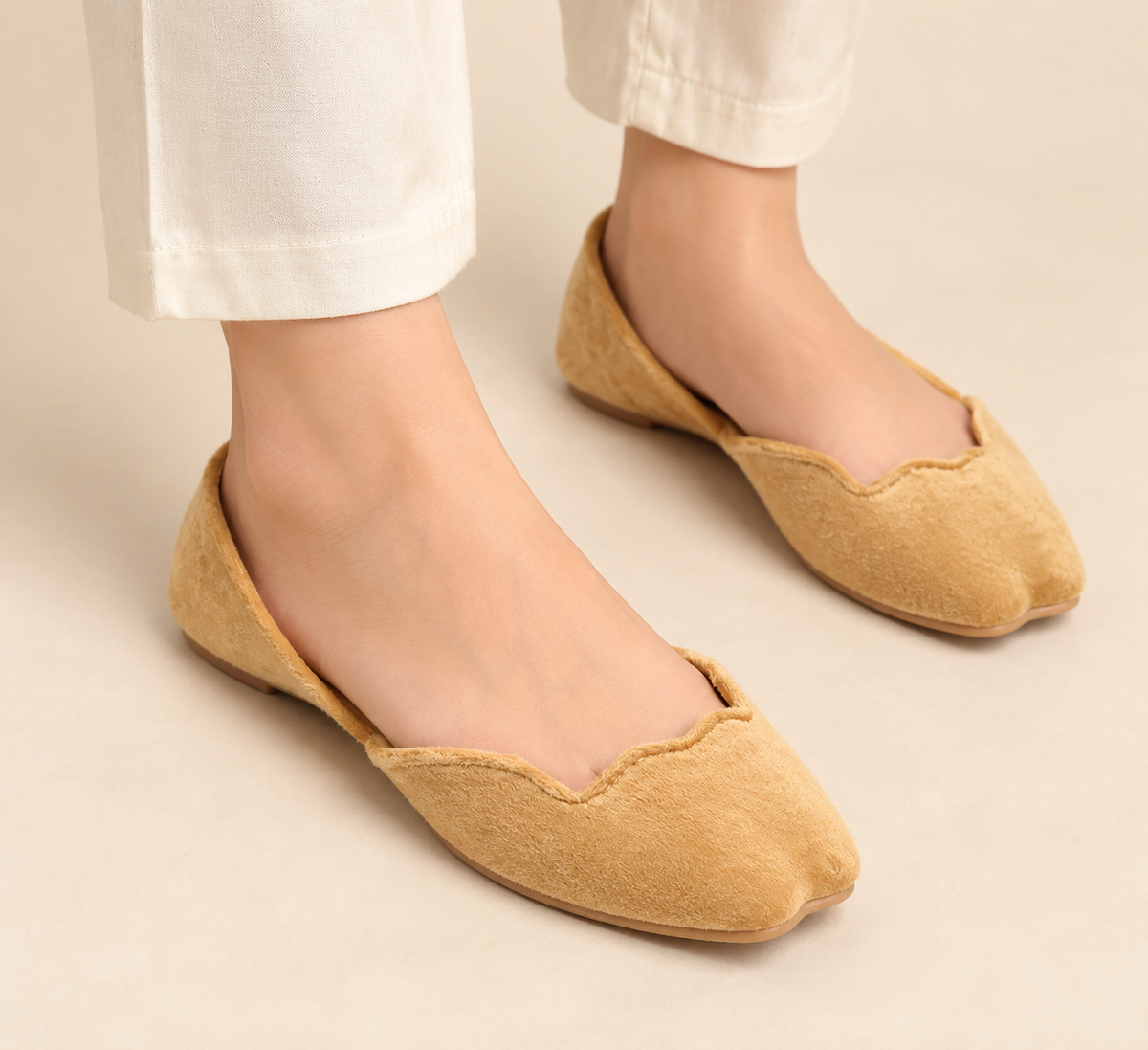 Golden Velvet Winter Khussa rk009