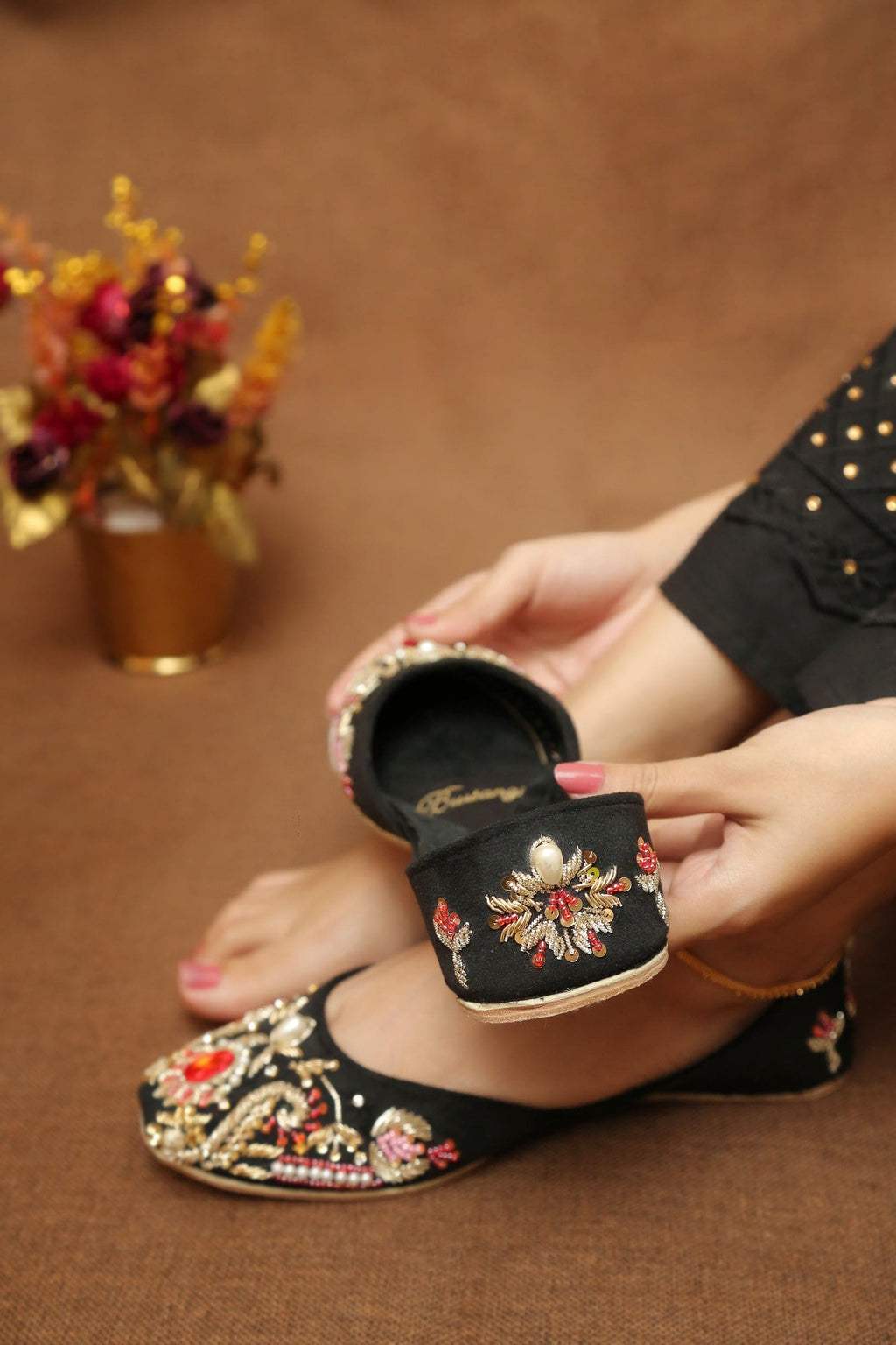 Black Elegance Women Khussa E003